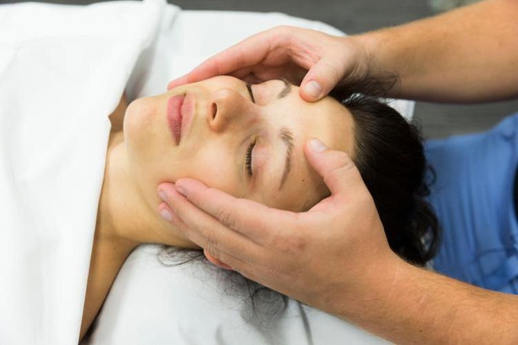 Student giving Massage to Clinic Participant